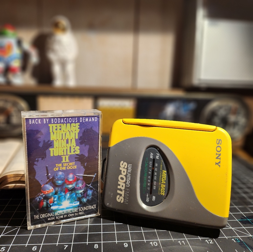 80's Combo! SONY WALKMAN SPORT + TMNT II TAPE